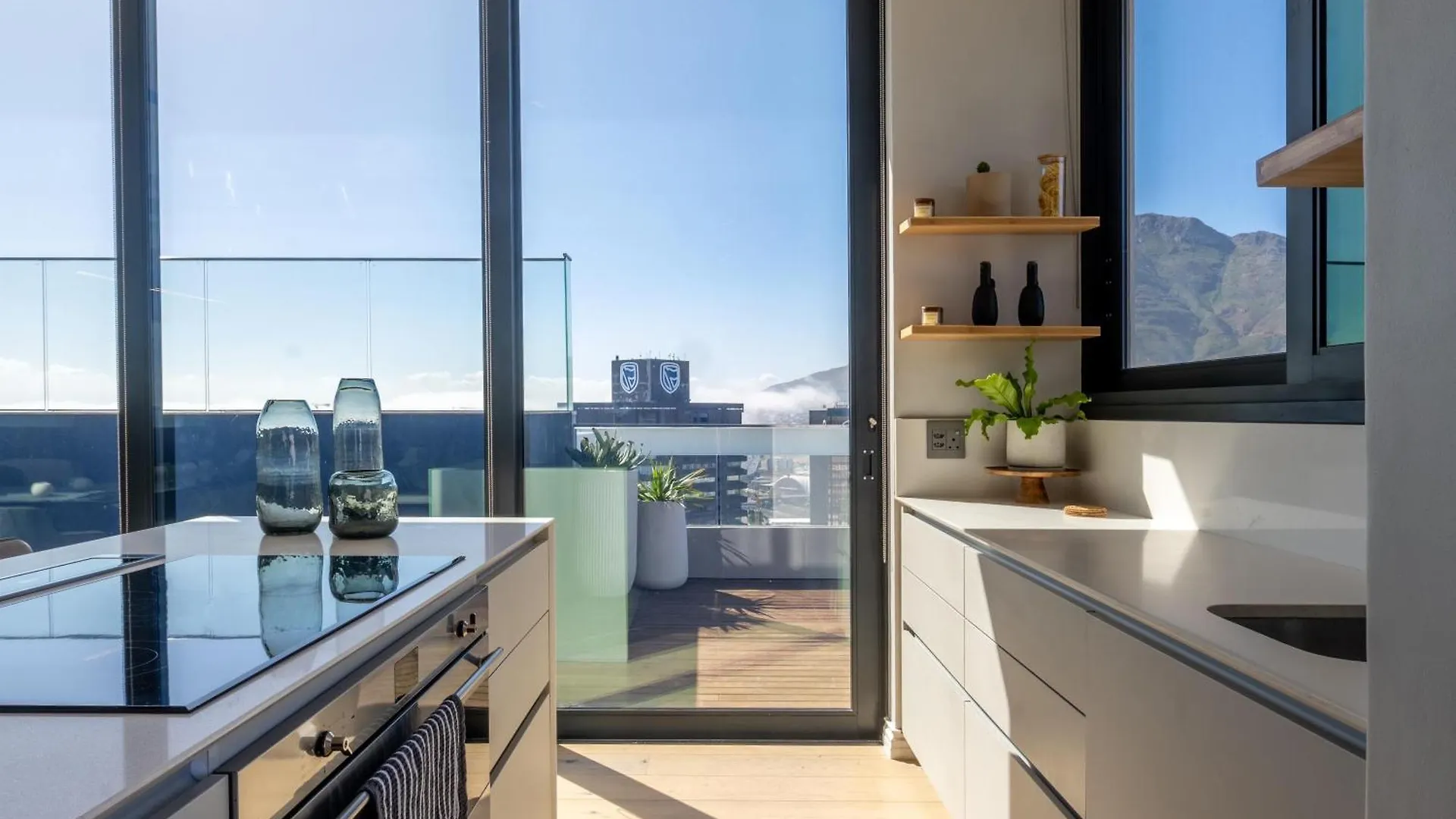 Highest Penthouse In City - Pool And Panoramic Views Cape Town