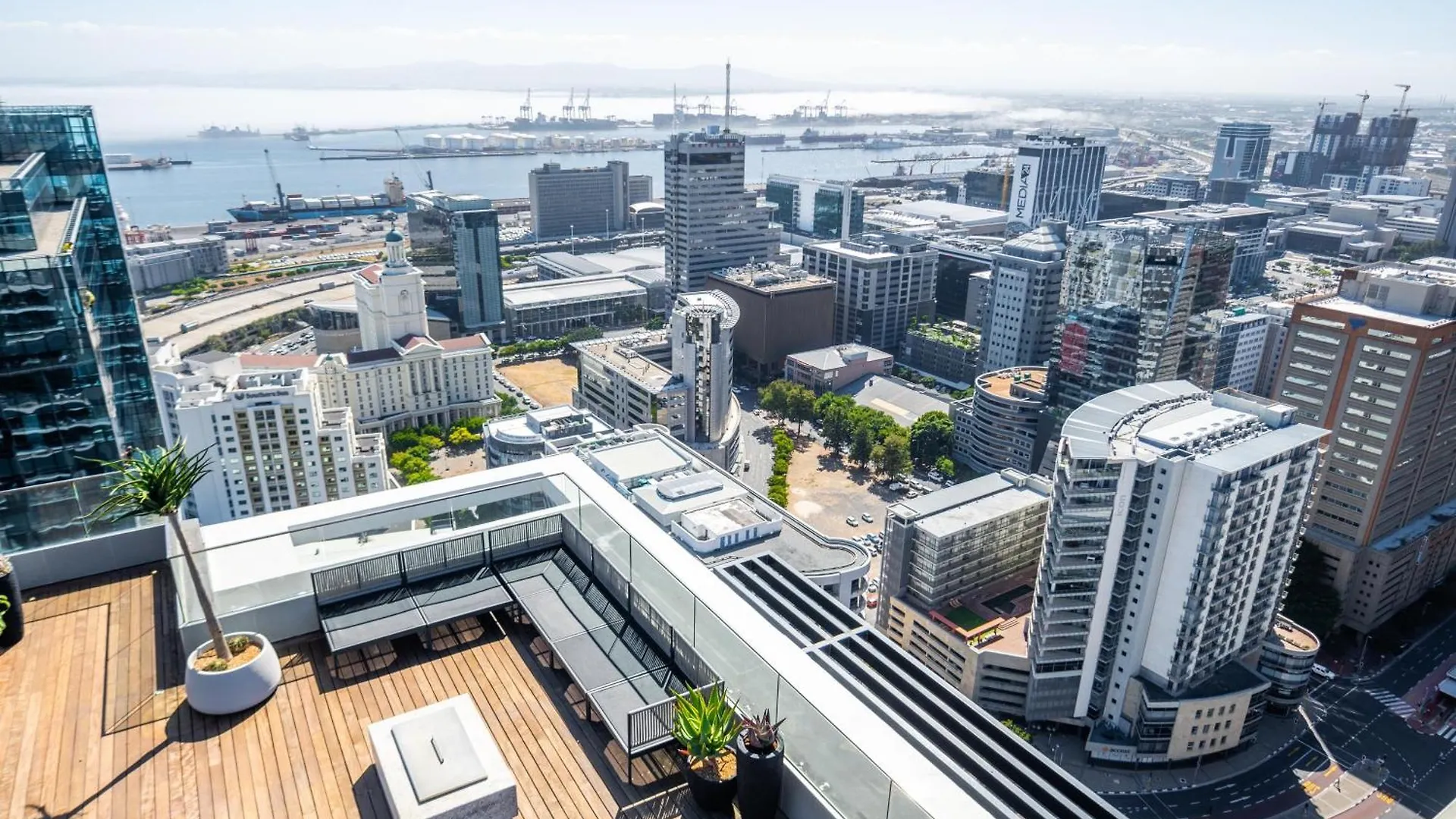 Highest Penthouse In City - Pool And Panoramic Views Cape Town